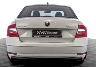 Подержанный автомобиль Skoda Octavia Liftback 2019 года (6 фото)