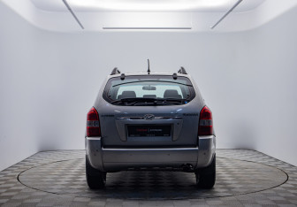 Подержанный автомобиль Hyundai Tucson 2007 года (6 фото)