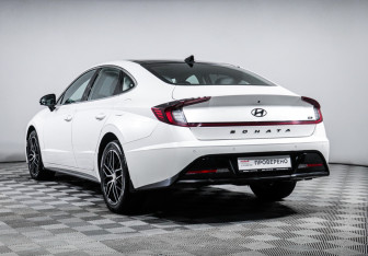 Подержанный автомобиль Hyundai Sonata 2021 года (7 фото)