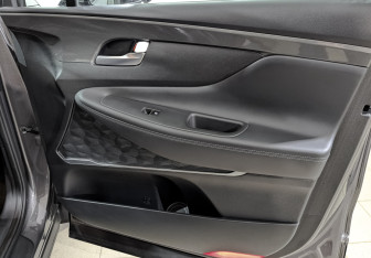 Подержанный автомобиль Hyundai Santa Fe 2022 года (25 фото)
