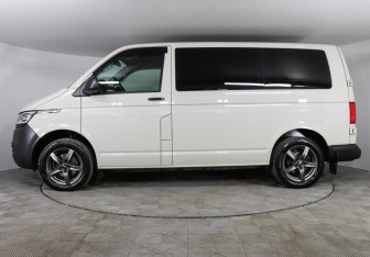 Подержанный автомобиль Volkswagen Caravelle 2021 года (8 фото)