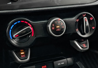 Подержанный автомобиль Kia Rio Hatchback 2021 года (20 фото)