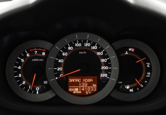 Подержанный автомобиль Toyota RAV4 2006 года (7 фото)