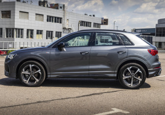Подержанный автомобиль Audi Q3 2024 года (8 фото)