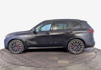 Подержанный автомобиль BMW X5 2025 года (8 фото)
