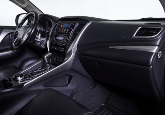 Подержанный автомобиль Mitsubishi Pajero Sport 2018 года (10 фото)
