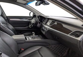 Подержанный автомобиль Genesis G80 2018 года (13 фото)