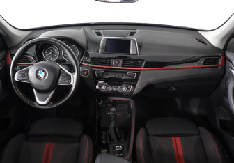 Подержанный автомобиль BMW X1 2017 года (11 фото)