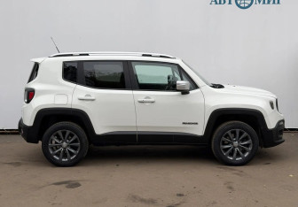 Подержанный автомобиль Jeep Renegade 2015 года (4 фото)