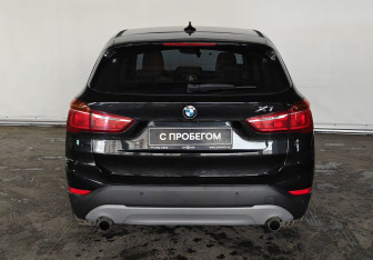 Подержанный автомобиль BMW X1 2015 года (6 фото)