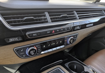 Подержанный автомобиль Audi Q7 2017 года (30 фото)