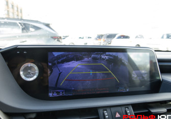 Подержанный автомобиль Lexus ES 2019 года (18 фото)