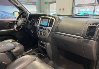 Подержанный автомобиль Mazda Tribute 2003 года (10 фото)