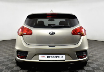 Подержанный автомобиль Kia Ceed Hatchback 2017 года (17 фото)