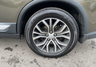 Подержанный автомобиль Mitsubishi Outlander 2015 года (12 фото)