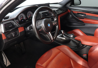 Подержанный автомобиль BMW M4 Coupe 2020 года (11 фото)