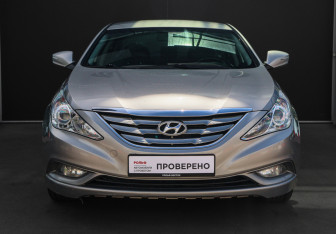 Подержанный автомобиль Hyundai Sonata 2010 года (2 фото)