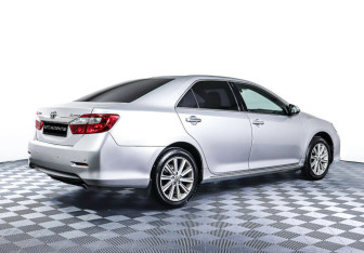 Подержанный автомобиль Toyota Camry Sedan 2012 года (5 фото)