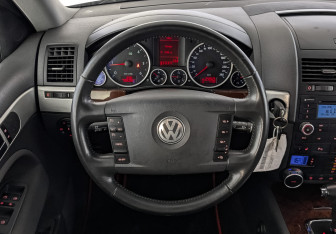 Подержанный автомобиль Volkswagen Touareg 2009 года (22 фото)