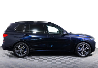 Подержанный автомобиль BMW X7 2021 года (4 фото)