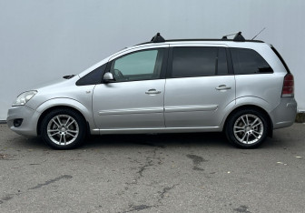 Подержанный автомобиль Opel Zafira Compactvan 2007 года (8 фото)