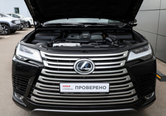 Подержанный автомобиль Lexus LX 2025 года (9 фото)
