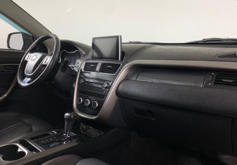 Подержанный автомобиль FAW Besturn X80 2019 года (8 фото)