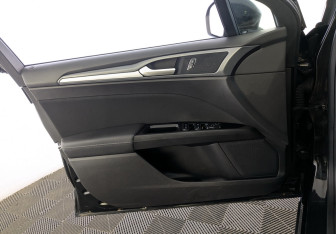 Подержанный автомобиль Ford Mondeo Sedan 2018 года (17 фото)