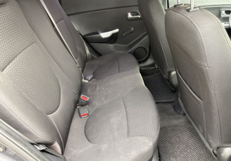 Подержанный автомобиль Kia Rio Hatchback 2012 года (11 фото)