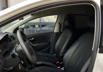 Подержанный автомобиль Volkswagen Polo Sedan 2012 года (17 фото)
