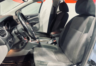 Подержанный автомобиль Ford Focus Sedan 2008 года (10 фото)