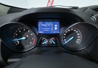 Подержанный автомобиль Ford Kuga 2014 года (11 фото)