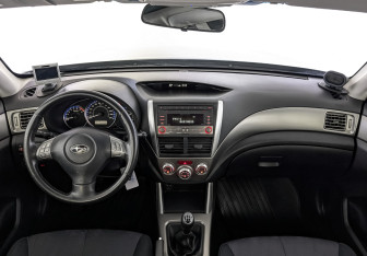 Подержанный автомобиль Subaru Forester Suv 2010 года (14 фото)