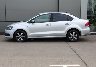 Подержанный автомобиль Volkswagen Polo Sedan 2014 года (8 фото)