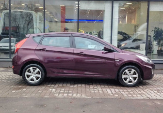 Подержанный автомобиль Hyundai Solaris Hatchback 2013 года (4 фото)