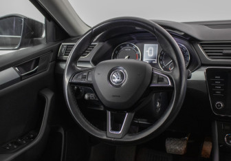 Подержанный автомобиль Skoda Superb Liftback 2017 года (15 фото)