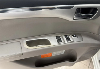 Подержанный автомобиль Mitsubishi Pajero Sport 2013 года (16 фото)