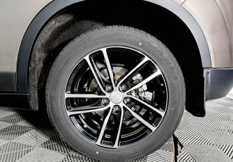 Подержанный автомобиль FAW Besturn X40 2020 года (7 фото)