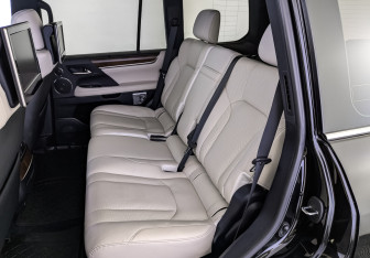 Подержанный автомобиль Lexus LX 2018 года (18 фото)