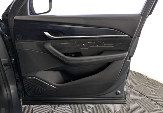 Подержанный автомобиль Geely Monjaro 2024 года (25 фото)