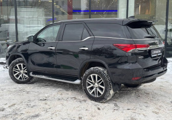 Подержанный автомобиль Toyota Fortuner 2019 года (6 фото)