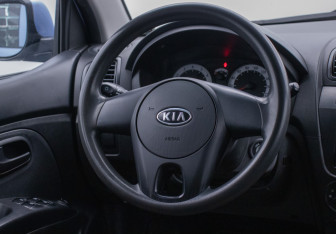 Подержанный автомобиль Kia Picanto 2010 года (15 фото)