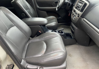 Подержанный автомобиль Mazda Tribute 2004 года (9 фото)