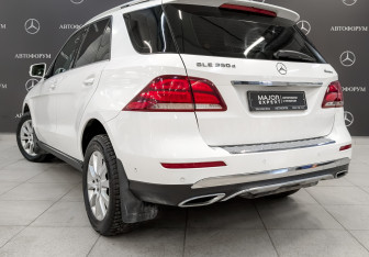 Подержанный автомобиль Mercedes-Benz GLE 2016 года (7 фото)