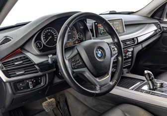 Подержанный автомобиль BMW X5 2018 года (15 фото)