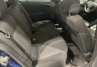 Подержанный автомобиль Opel Astra Wagon 2011 года (11 фото)