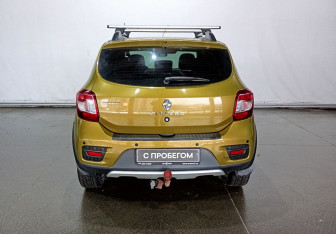 Подержанный автомобиль Renault Sandero 2017 года (6 фото)