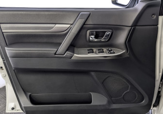 Подержанный автомобиль Mitsubishi Pajero 2018 года (19 фото)