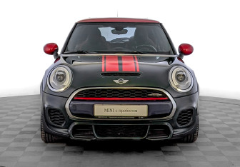 Подержанный автомобиль MINI Hatch 2017 года (2 фото)
