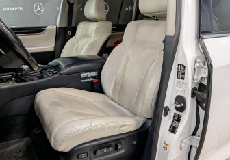 Подержанный автомобиль Lexus LX 2015 года (20 фото)